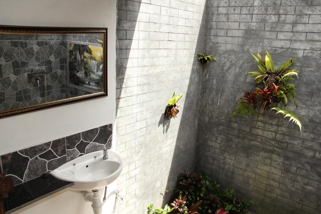 Dina Home Stay At Desa Wisata Wongayagede 자띠루위 외부 사진