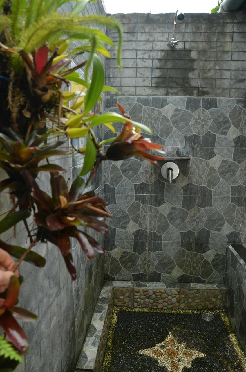 Dina Home Stay At Desa Wisata Wongayagede 자띠루위 외부 사진